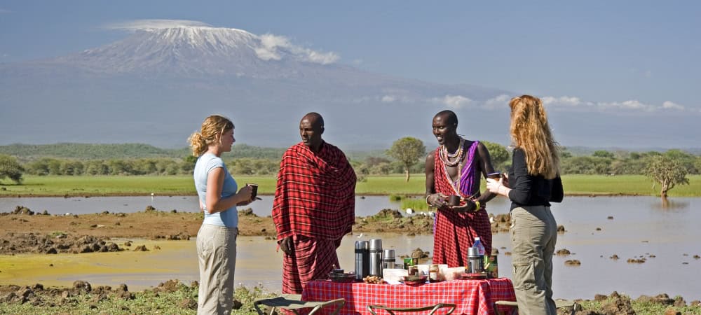Lake picnic breakfast, Campi ya Kanzi, Kenya (C) Ian-Johnson