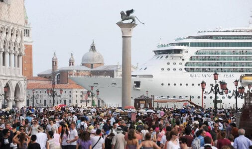 Italy magazine cruise crowds venice