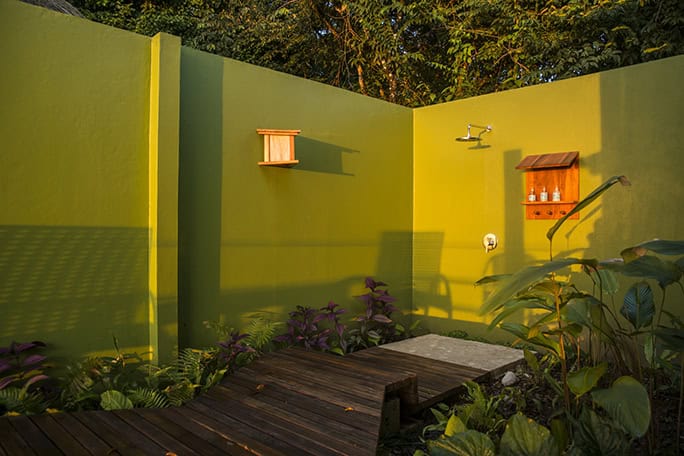 Costa-Rica-Lapa-Rios-accommodation-outside-shower-531-684w