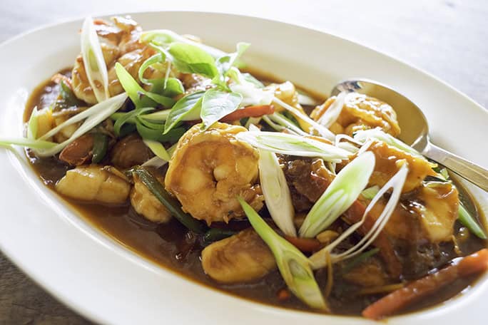 Indonesia-Nikoi-Island-dining-98-684w
