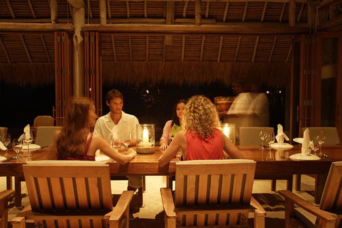 Indonesia-Nikoi-Island-dining_K5X8408-684w