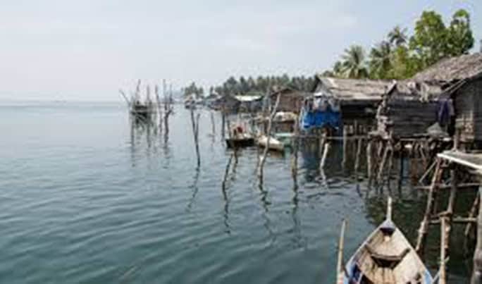 Indonesia-Nikoi-Island-local-communities-684w