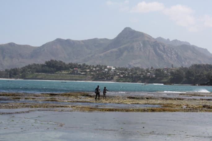 Boys fishing, Fort-Dauphin Bay, Madagascar © Vicky Smith, Earth Changers