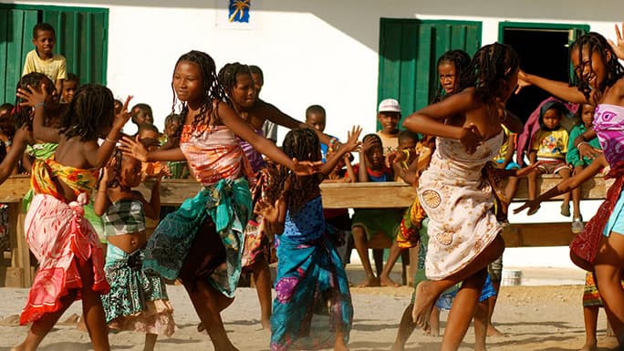 kids, traditional dance, Madagascar (c) SEED Madagascar