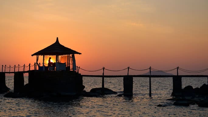 Sunset massage, Lake Malawi