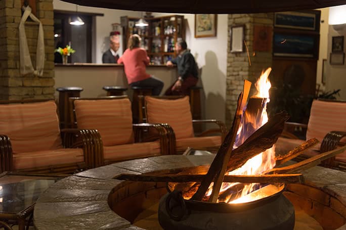 Nepal-Tiger-Mountain-Pokhara-Lodge-Bar-1-Fenn-684w