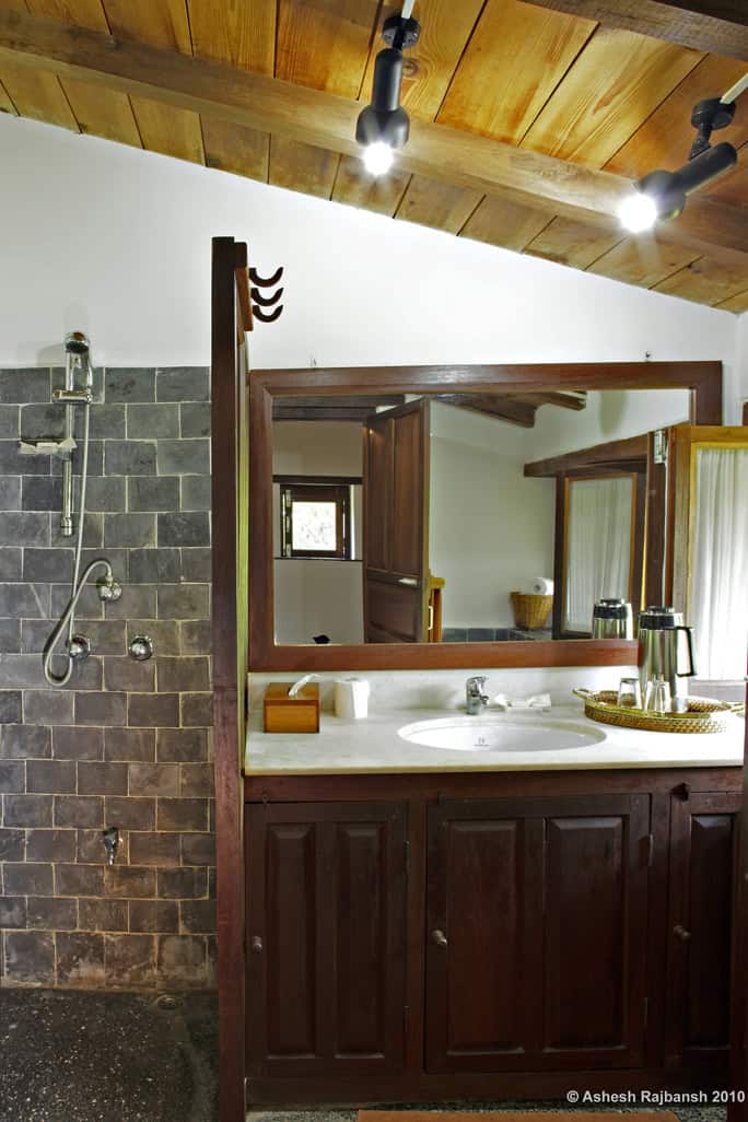 Nepal-Tiger-Mountain-Pokhara-Lodge-Bathroom-684w
