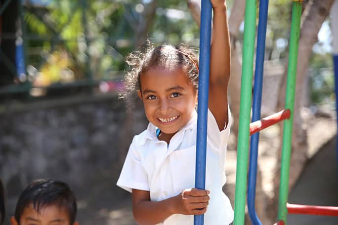 Nicaragua-El-Jicaro-Island-Ecolodge-Lake-Nicaragua-local-girl-684w