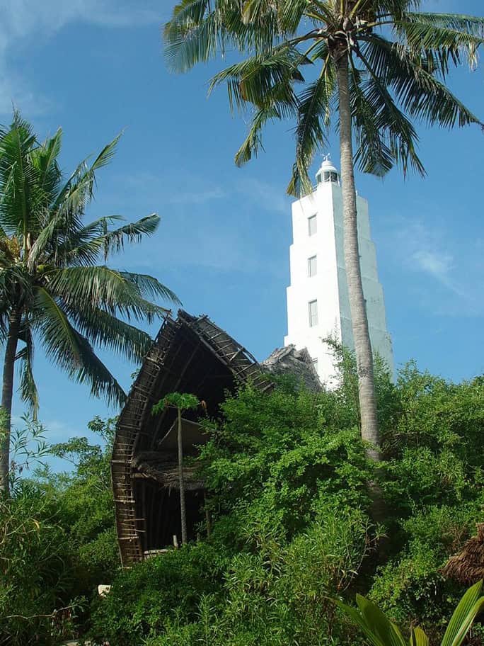 Tanzania-Chumbe-Island-light-house-with-bungalow