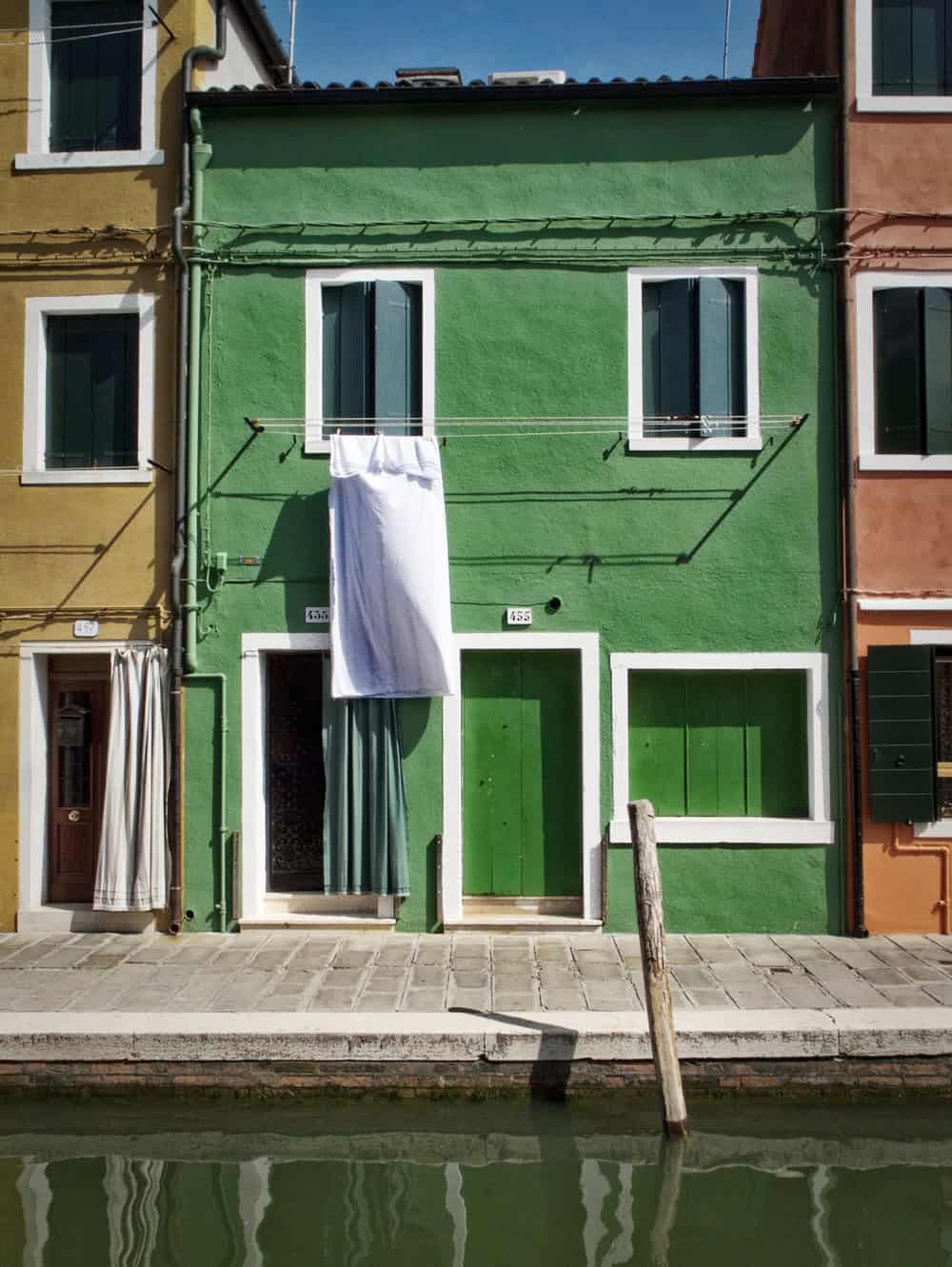 Greenwash painted house. Ingo Hamm 526748 on Unsplash